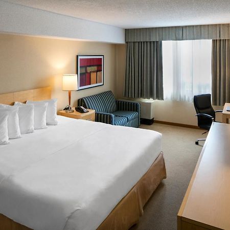 Quality Inn And Suites Montreal East Esterno foto