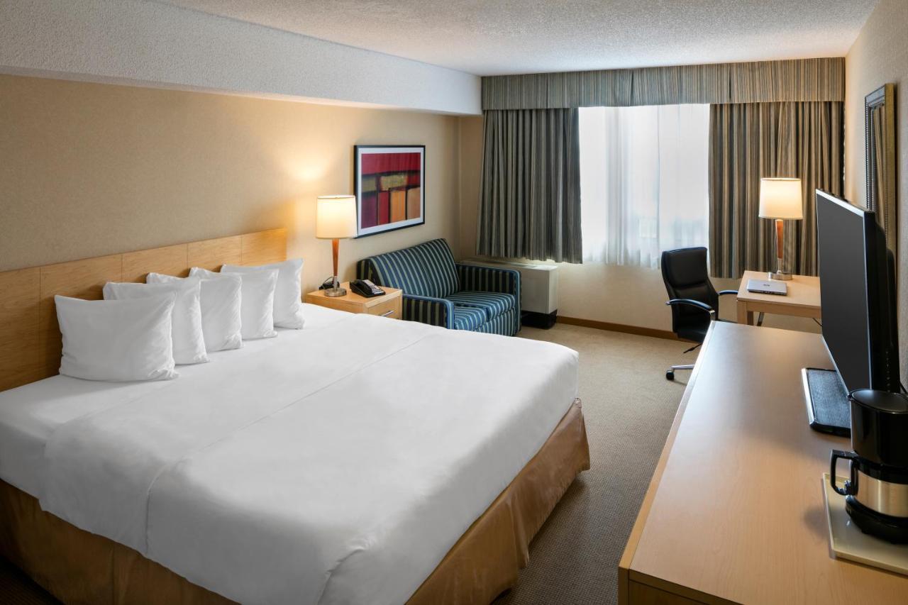 Quality Inn And Suites Montreal East Esterno foto