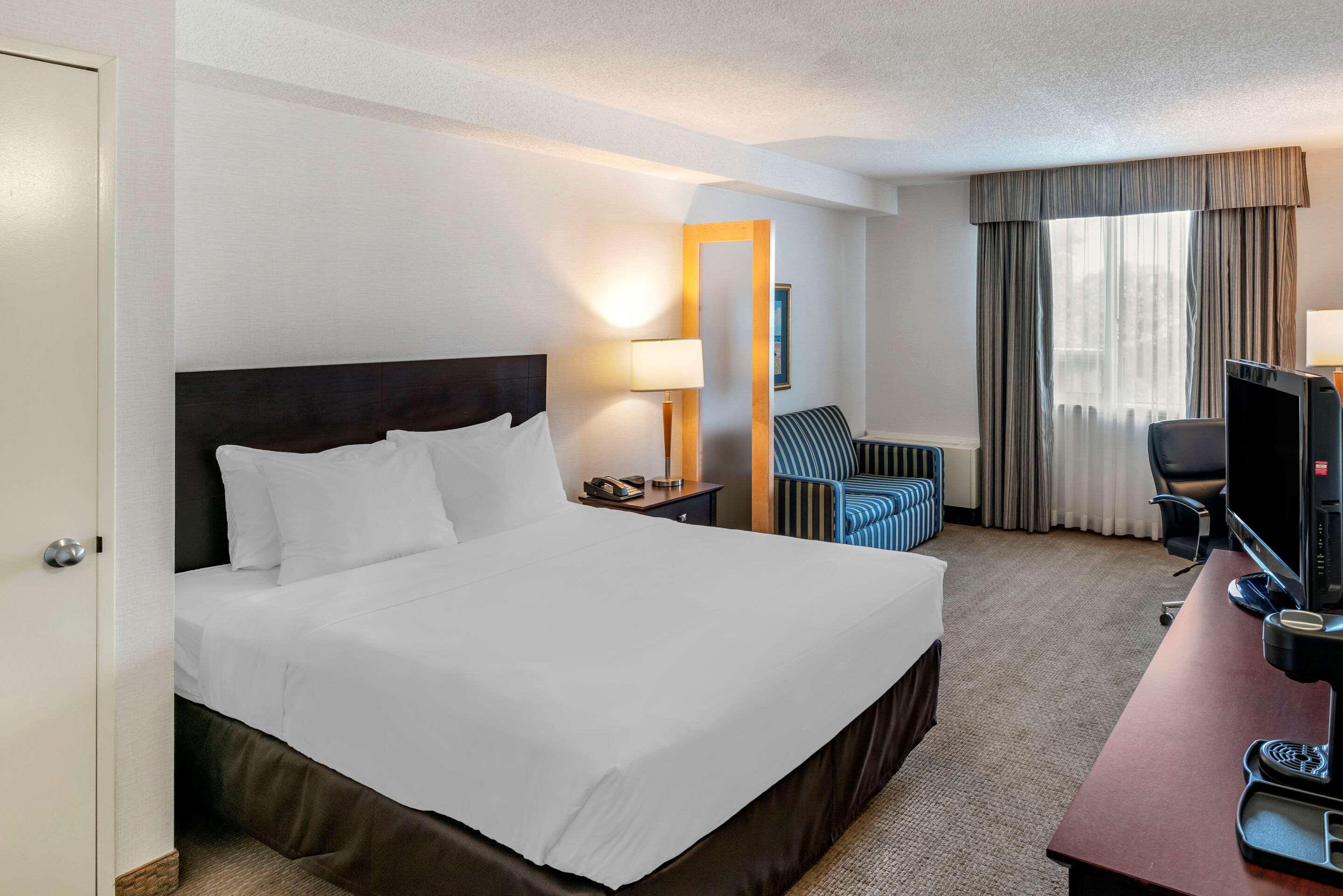 Quality Inn And Suites Montreal East Esterno foto