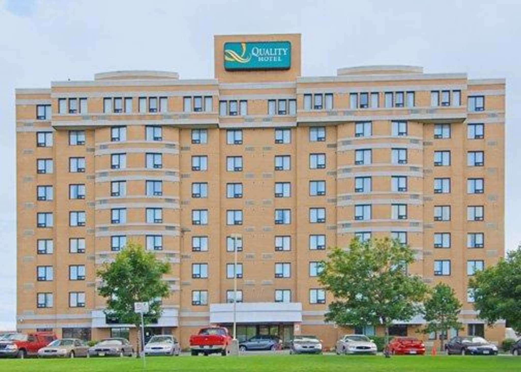 Quality Inn And Suites Montreal East Esterno foto