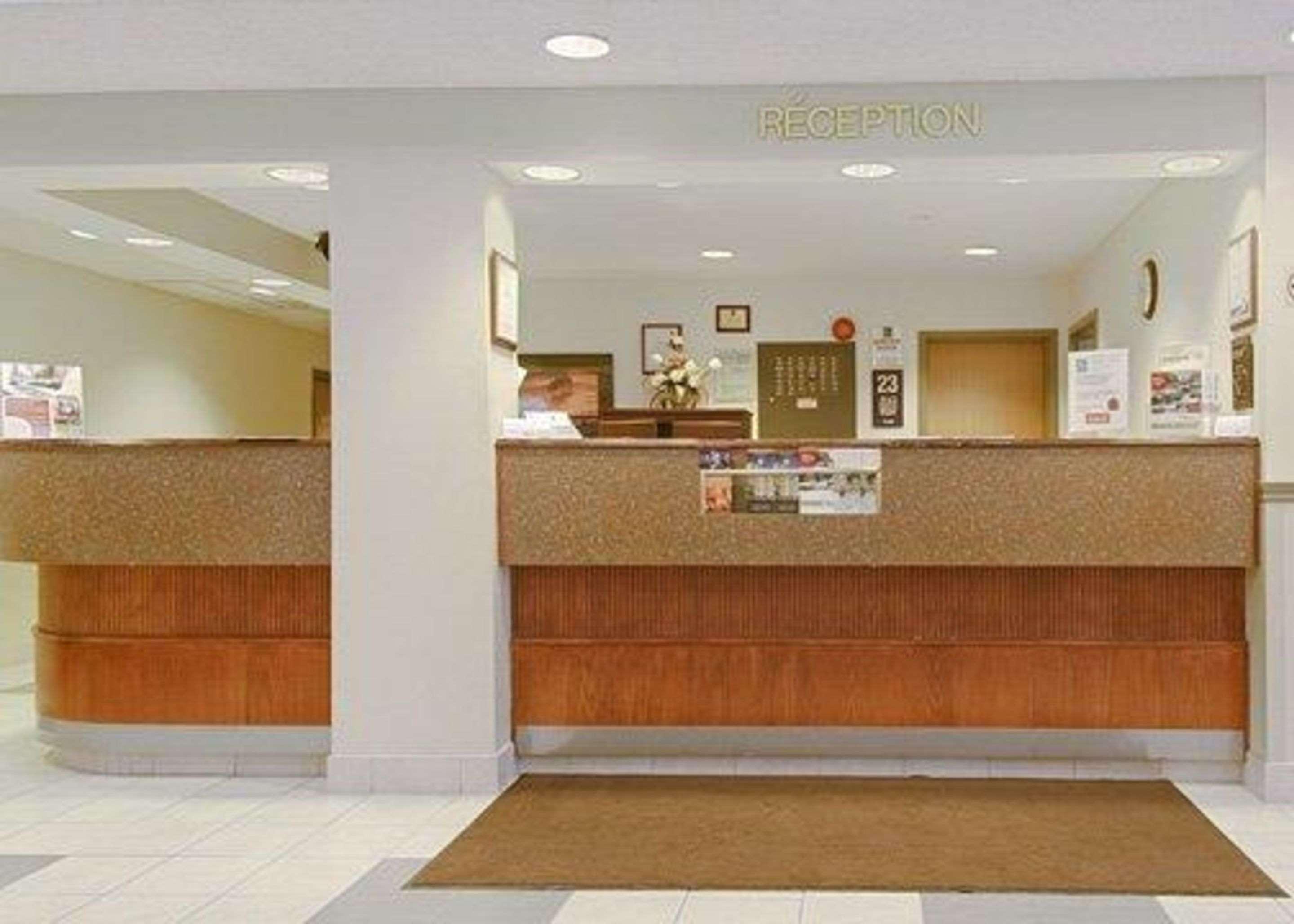 Quality Inn And Suites Montreal East Esterno foto