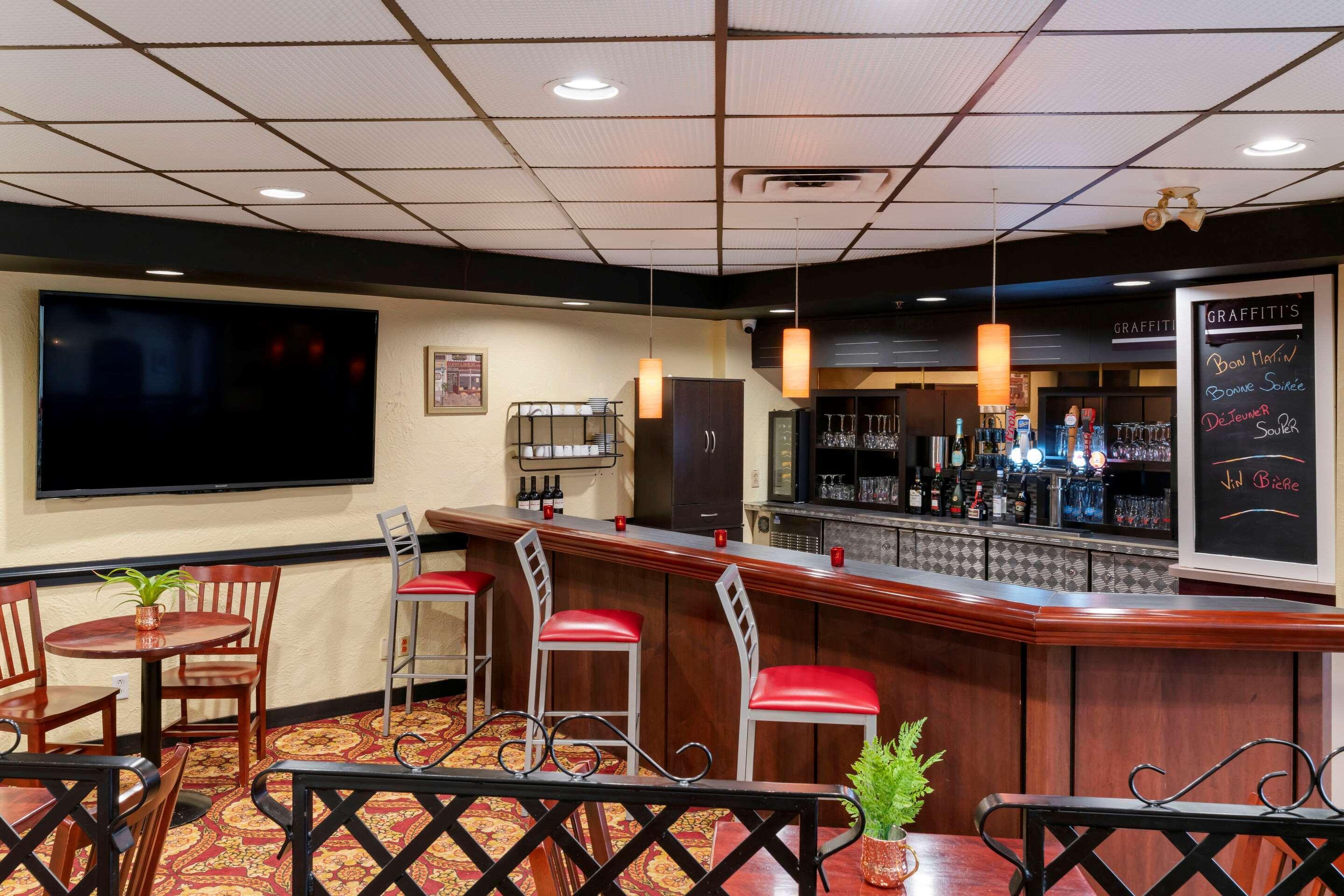 Quality Inn And Suites Montreal East Esterno foto