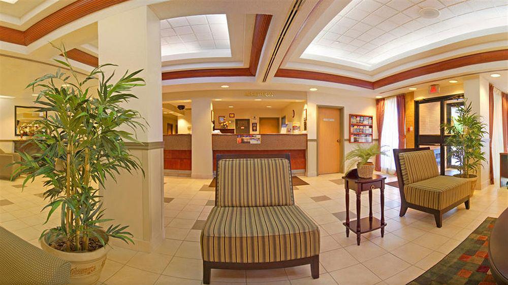 Quality Inn And Suites Montreal East Esterno foto